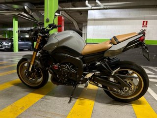Yamaha FZ8 Naked Gris/Dorado