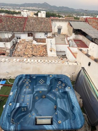 Jacuzzi azul y multicolor