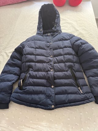 Chaqueta azul con capucha