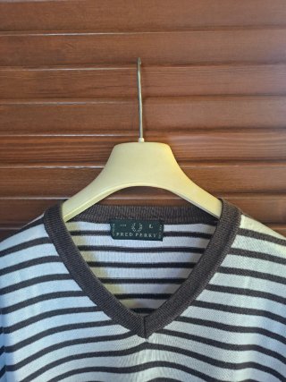 Maglione Fred Perry a righe scollo a V taglia L
