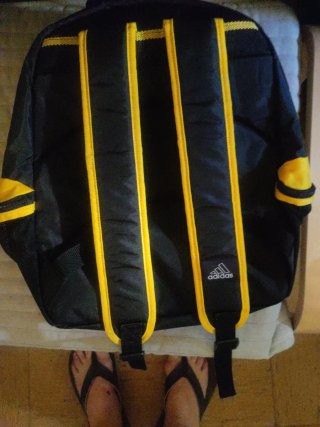Mochila Adidas Negra y Amarilla