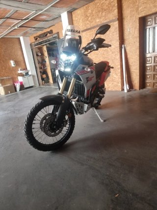 Yamaha Tenere 700 Adventure Roja y Blanca