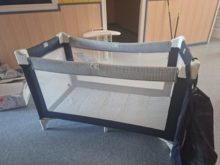 Cuna de viaje portátil