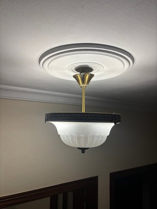 Lámpara colgante de metal y cristal