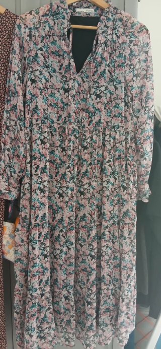 3 Vestidos: Sfera Basic florais, Mango, Pull&Bear