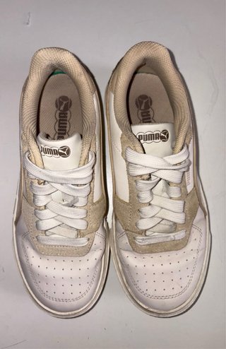 Zapatillas Puma Beige y Blancas