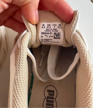 Zapatillas Puma Beige y Blancas