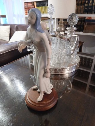 Figura Lladró Mujer con Niño