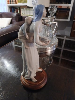 Figura Lladró Mujer con Niño