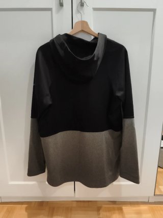 Sudadera Nike con capucha y bolsillo