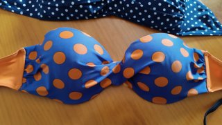 Lote 3 bikinis parte arriba 5€ todos Separados 2€