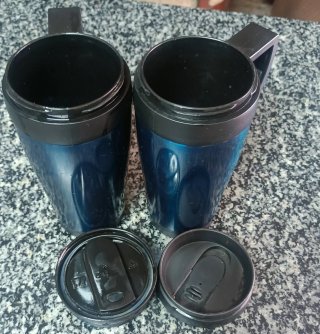 2 termos café, 2 jarras termos y 1 termo comida