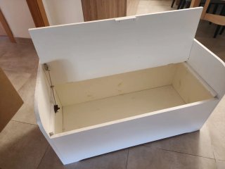 Baúl blanco para habitación pequeña
