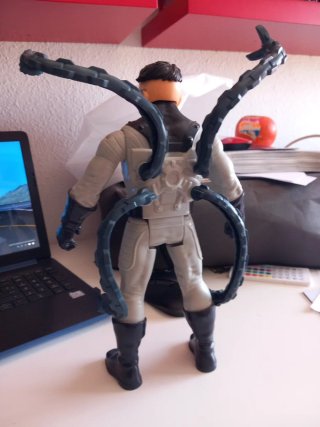 Muñeco Dr. Octopus con sus 4 tentaculos