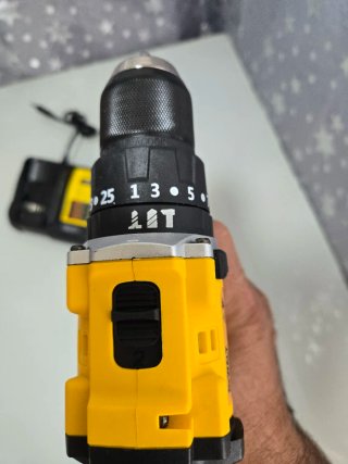 Taladro DeWalt con Batería y Cargador