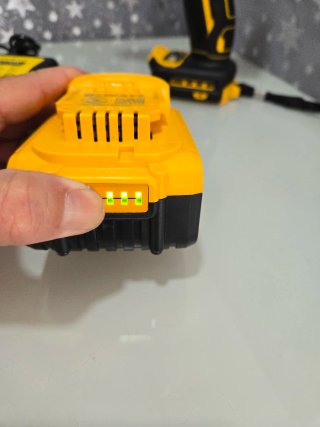 Taladro DeWalt con Batería y Cargador