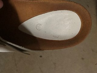 Sandalias blancas con hebillas y plataforma