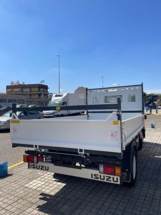 Isuzu M21