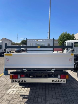 Isuzu M21