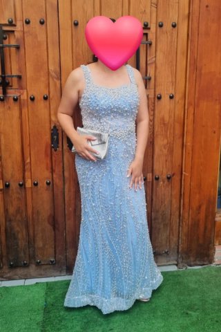 Vestido largo azul con pedrería