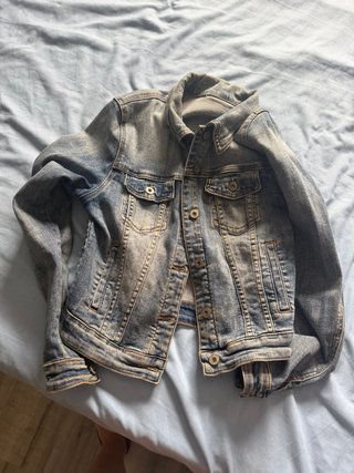 Chaqueta tejana con alas brillantes