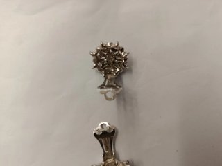 Orecchini fiore con pietre verdi