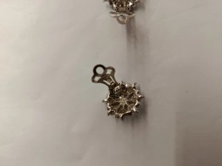 Orecchini fiore con pietre verdi