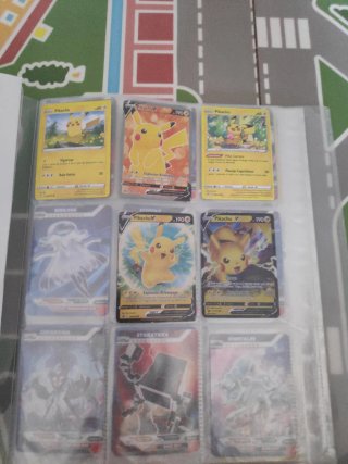 Lote Cartas Pokémon Pikachu y Pikachu V