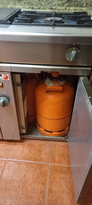 Cocina a gas Fagor con plancha