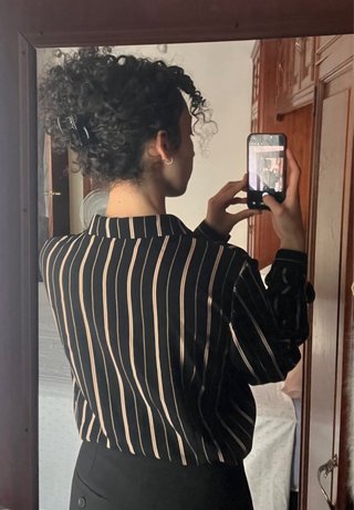 Camisa de rayas blanca y negra