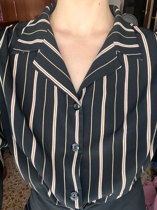 Camisa de rayas blanca y negra