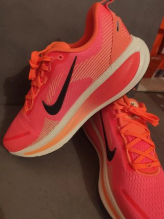 Nike Vomero 18 Talla 44