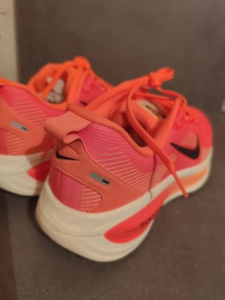 Nike Vomero 18 Talla 44
