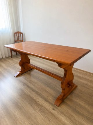 Mesa de pino con 6 sillas