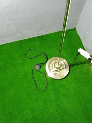 Lámpara de pie cromada metal