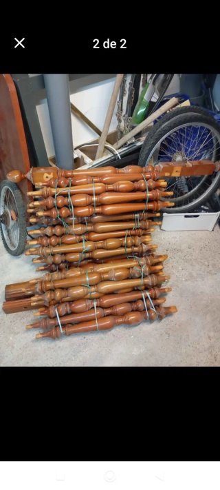 Pasamanos y patas de madera para escalera