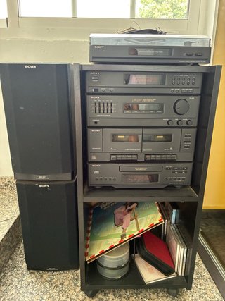 Cadena musical Sony con tocadiscos