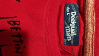 CAM 31 - Camiseta Desigual Roja Estampada