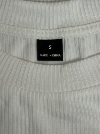 Camiseta blanca volantes manga corta