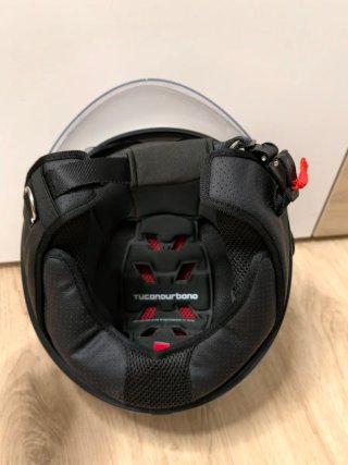 Casco Tucano Urbano blanco y guantes