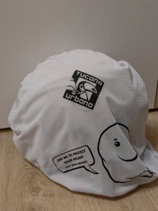 Casco Tucano Urbano blanco y guantes