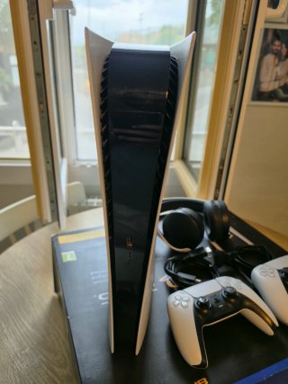 Playstation 5 - 825GB