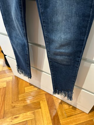 Pantalón vaquero Zara desgastado