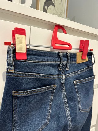 Pantalón vaquero Zara desgastado