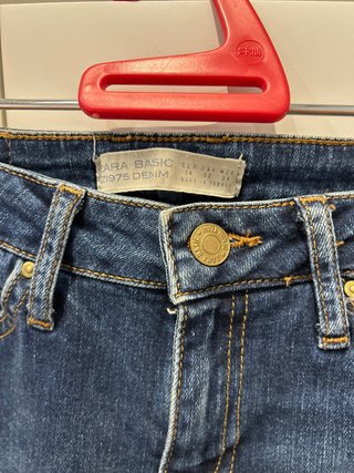 Pantalón vaquero Zara desgastado