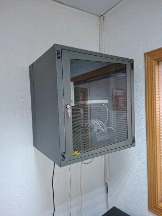 Rack Servidor Metálico con Puerta de Cristal