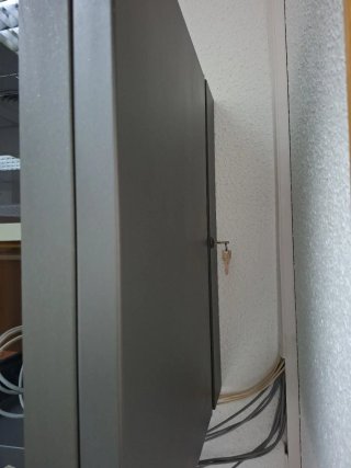 Rack Servidor Metálico con Puerta de Cristal
