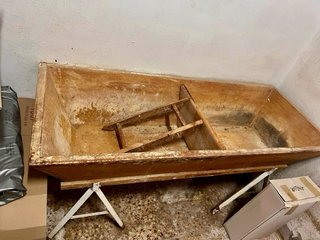Artesa de Madera Antigua