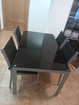 Mesa cristal y 4 sillones exterior