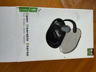 Cascos inalámbricos beige